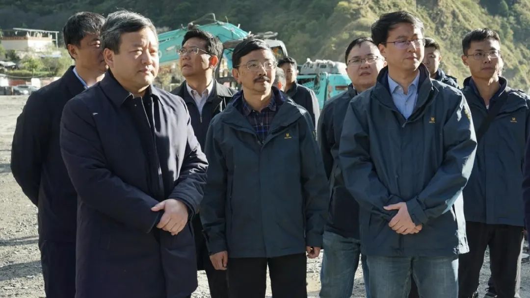 副省長曹立軍一行到我公司承擔的丹巴縣阿娘寨滑坡、梅龍溝泥石流應急監(jiān)測項目指導工作
