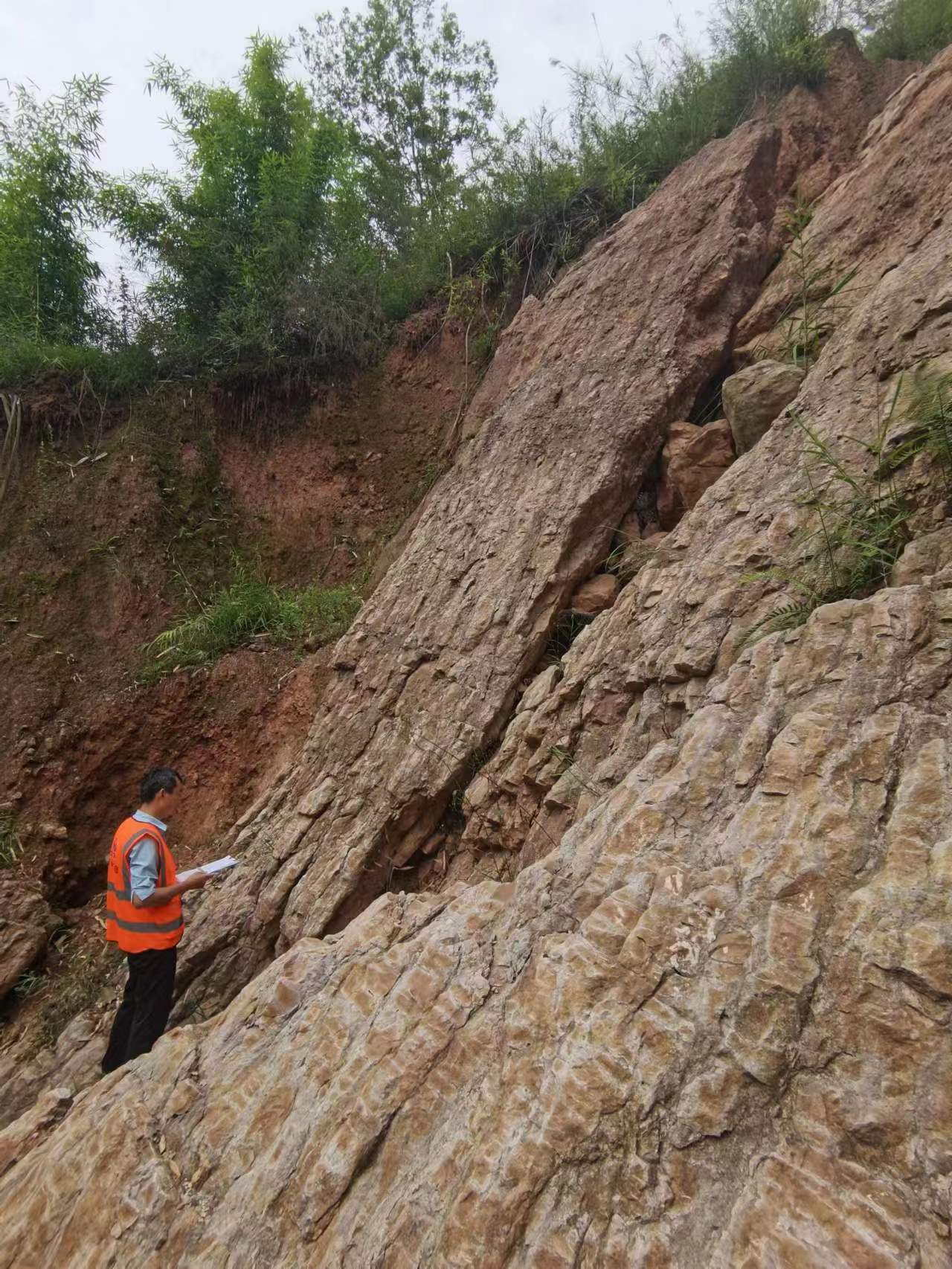 重任在肩，佳節(jié)亦然，順利完成蘆山、寶興震后首輪次生災(zāi)害應(yīng)急排查！